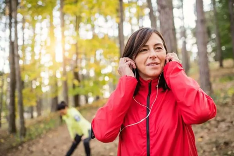 Two Female Runners Stretching Outdoors In Forest I 5Pgfxa8 1024X683 (1)